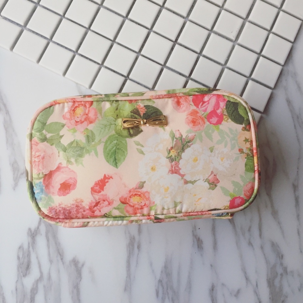 Lovessa cosmetic bag